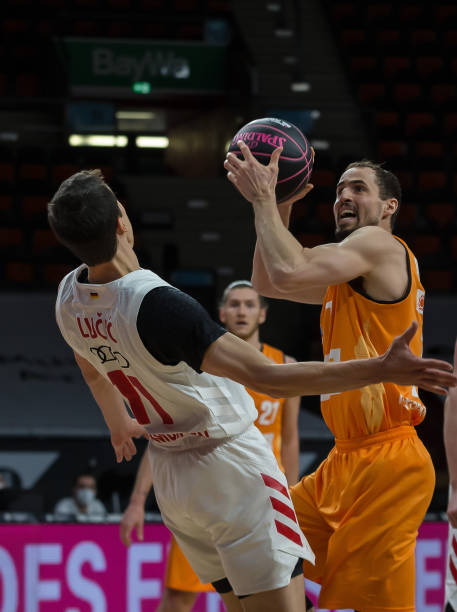 及其潜在影 及其潜在影